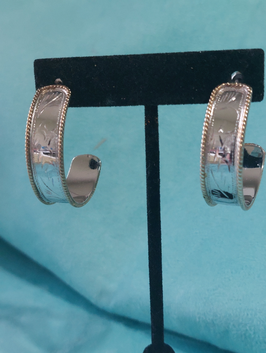 Vintage Two-Tone Thai 925 Sterling Leaf/Fern Engraved 1.5" Hoop Pierced Earrings